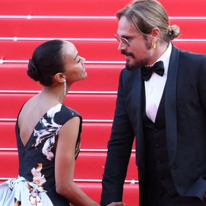 Zoe Saldana et Marco Perego sur le tapis rouge de la cérémonie de clôture du 79ème Festival de Cannes au Palais des Festivals le 23 mai 2026 à Cannes, France. Photo par Jerome Domine/Abaca