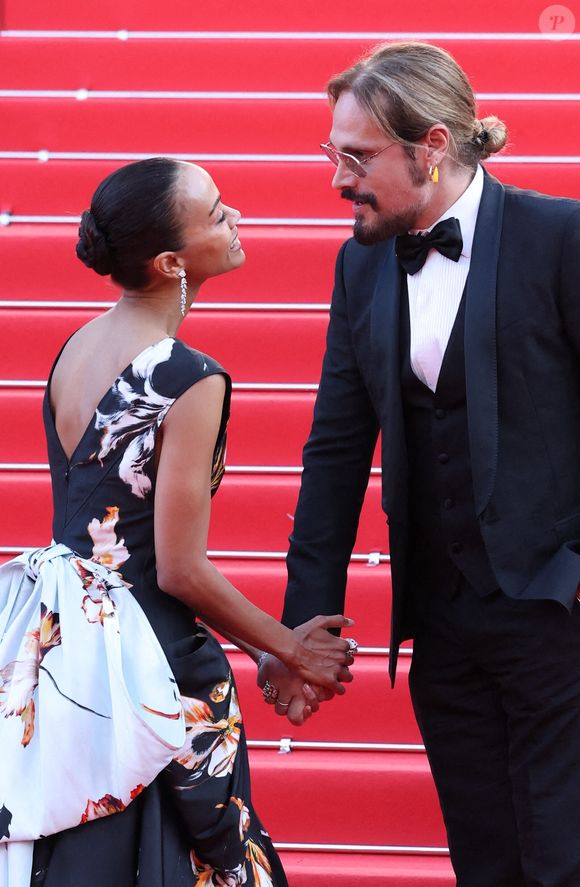 Zoe Saldana et Marco Perego sur le tapis rouge de la cérémonie de clôture du 79ème Festival de Cannes au Palais des Festivals le 23 mai 2026 à Cannes, France. Photo par Jerome Domine/Abaca