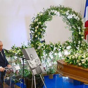 François Bayrou, Premier ministre - Obsèques de J-F.Kahn dans la salle polyvalente de Mussy-sur-Seine, le 29 janvier 2025. Après cet hommage civil en présence de ses proches et notamment du Premier ministre F.Bayrou, le journaliste, décédé le 22 janvier 2025 à 86 ans, sera inhumé dans le cimetière communal dans la plus stricte intimité.
© Romain Doucelin / Bestimage
