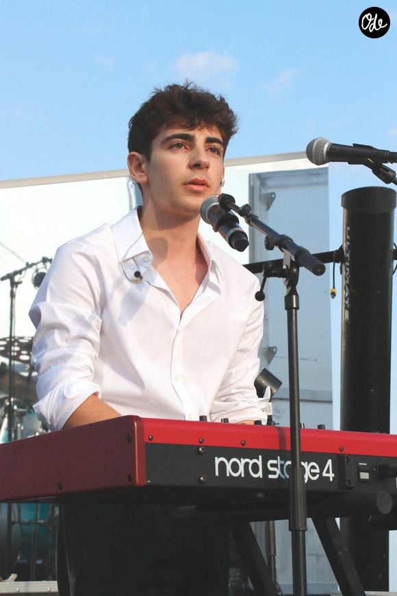 Léon Hesby, le fils de P.Bruel, se produit pour la première fois sur scène en France, au festival des Sables-d'Olonne.
Noël Carrier / Bestimage