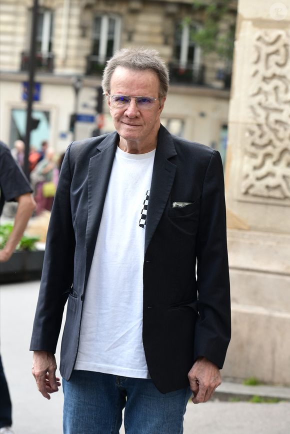Christophe Lambert au mariage de Claude Lelouch à la mairie du 18ème à Paris., le 17 juin 2023.

Photo : Agence / Bestimage