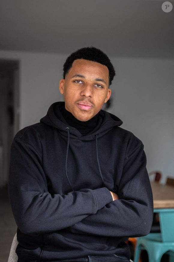Il a signé avec le Stade Poitevin, club de football évoluant en National 2.

Exclusif - Isaac Diouf pose dans sa maison à Marseille, France, le 16 janvier 2021. © Jean-René Santini/Bestimage