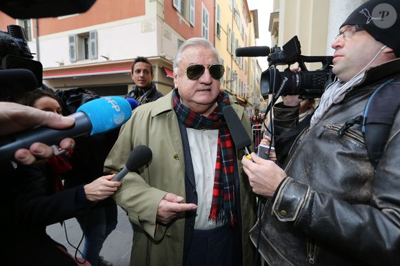 Selon le site de la résidence, il s’agit d’"un ensemble résidentiel de haut standing au cœur d’un parc arboré de 130 ha", avec piscine, courts de tennis et terrains de pétanque. 

Aldo Maccione - Obseques de Georges Lautner a la cathedrale Sainte-Reparate a Nice, le 30 novembre 2013. Franz Chavaroche / Nice Matin / Bestimage