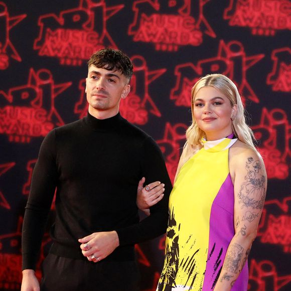 Florian Rossi et sa compagne Louane Emera lors de la 23ème édition des NRJ Music Awards 2021 au Palais des Festivals de Cannes, le 20 novembre 2021.
© Dominique Jacovides/Bestimage