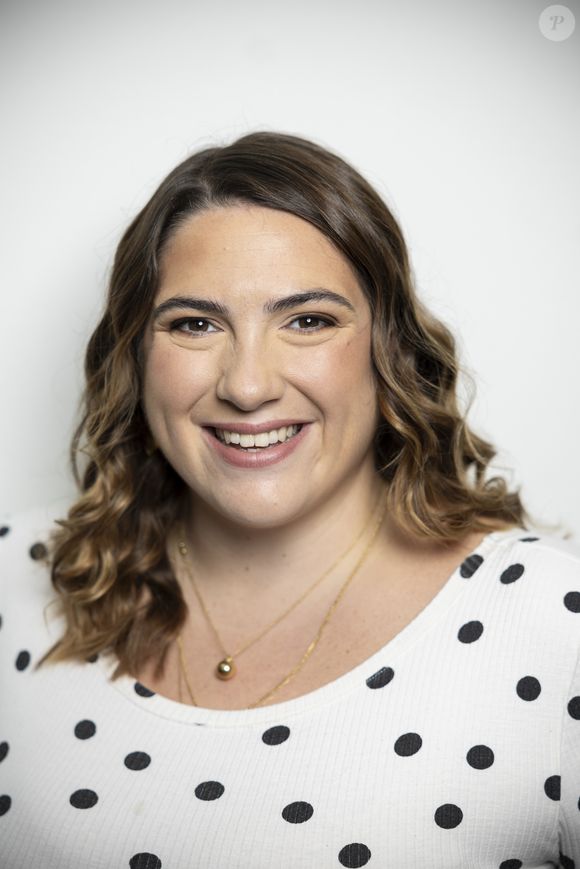 Le tournage se déroulant dans le sud de la France, Charlotte Gaccio fait des allers-retours depuis la capitale

Exclusif - Charlotte Gaccio - Backstage de l'enregistrement de l'émission "100% Logique", présentée par C.Féraud et diffusée le 2 mars sur France 2
© Cyril Moreau / Bestimage

Quels que soient son âge, son niveau d’études ou de connaissances, tout le monde peut participer. Un enfant de 8 ans a autant de chance de gagner qu’un adulte de 80 ans, car, pour chaque question, la réponse est « sous vos yeux », mais encore faut-il la voir !
 
100 candidats s’affrontent pour tenter d’aller le plus loin possible dans le jeu et décrocher la cagnotte pouvant grimper jusqu’à 100 000 €.
Ils vont devoir répondre à une série de questions : de la plus facile (celle à laquelle 95 % des Français peuvent répondre) à la plus difficile (celle à laquelle seulement 1 % de la population est capable de répondre).
 
En début d’émission, les 100 candidats reçoivent la somme de 1 000 €. Mais en cas de mauvaise réponse ils sont éliminés, et leurs 1 000 € vont faire grimper la cagnotte globale de l’émission. Le dernier ou les derniers candidats en lice auront la possibilité de répondre à l’ultime question : celle à laquelle seulement 1 % de la population est capable de répondre, et de décrocher la cagnotte pouvant atteindre 100 000 €.

Qui sera capable de déjouer tous les pièges, et d’arriver jusqu’à l’ultime question ? Ce quiz événement va permettre aux téléspectateurs de tester leur logique, leur bon sens, mais aussi de se mesurer à tous les autres membres de la famille !

Pour ce nouveau numéro, trois nouvelles personnalités vont se prêter au jeu de la logique et soutenir nos 100 candidats