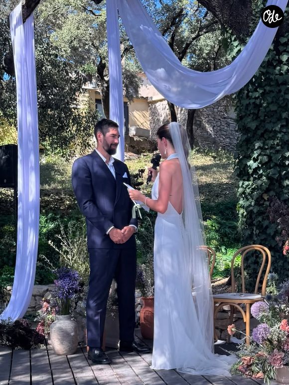 Le couple était déjà marié civilement depuis le mois de mai.

Nikola Karabatic partage de belles photos de son mariage avec Géraldine.