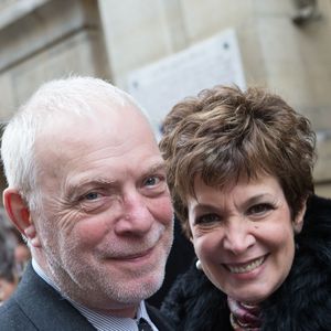 "Ça devenait difficile avec les troubles du langage parce que, si elle comprenait ce que je disais, moi je comprenais de moins en moins ce qu'elle voulait me dire (…) on ne pouvait plus communiquer comme on l'a toujours fait", s'est-il souvenu

Exclusif - Catherine Laborde et son mari Thomas Stern - Catherine Laborde a épouse son compagnon de longue date Thomas Stern, publicitaire, samedi 9 novembre 2013 a la mairie du 2e arrondissement de Paris, en presence de ses amis les plus proches.