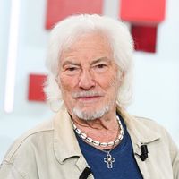 "Il faut que le partage des droits soit..." : A 96 ans, Hugues Aufray prépare sa succession entre ses enfants et sa femme Muriel, de 45 ans sa cadette