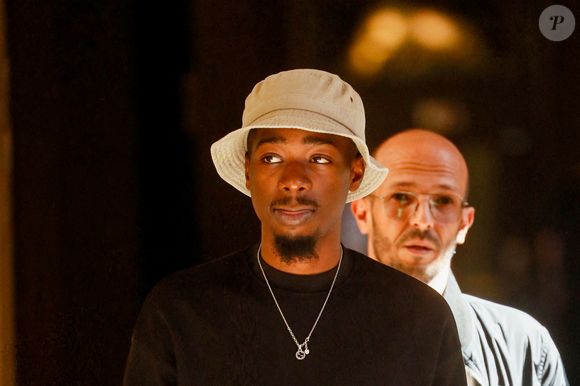 Le rappeur était jugé en appel pour le meurtre d’un jeune homme de 23 ans en 2018

Le rappeur français MHD (Mohamed Sylla), arrive avec ses avocats Antoine Vey et Elise Arfi à l'ouverture de son procès et de celui de huit autres hommes pour un meurtre commis lors d'une bagarre entre deux gangs rivaux à Paris en 2018, au Palais de Justice de Paris, France, le 4 septembre 2023. L'artiste et quatre coaccusés comparaîtront libres, trois autres sont toujours en détention provisoire et le dernier, toujours en liberté, sera jugé par contumace. Ils risquent jusqu'à 30 ans de prison. © Christophe Clovis/Bestimage
