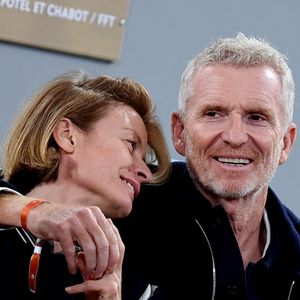 Denis Brogniart et sa femme Hortense dans les tribunes des Internationaux de France de tennis de Roland Garros 2024 à Paris, France, le 31 mai 2024. © Jacovides-Moreau/Bestimage