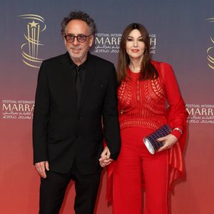Tim Burton, Monica Bellucci au photocall de la cérémonie d'hommage à Sean Penn lors de la deuxième journée du 21e Festival international du film de Marrakech, le 30 novembre 2024 à Marrakech, Maroc. © Dominique Jacovides/Bestimage
