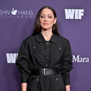 Marion Cotillard au photocall de la soirée Women In Film Annual Gala à l'hôtel Beverly Hilton à Los Angeles le 24 octobre 2024.