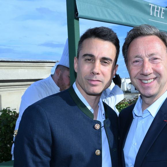 L'animateur estime avoir été trahi par celui en qui il avait toute confiance.

Exclusif - Stéphane Bern et son compagnon Yori Bailleres - Réouverture du rooftop "L'heure dorée" de l'hôtel Peninsula à Paris le 10 juin 2026. © Rachid Bellak/Bestimage