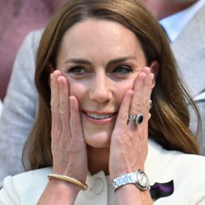 Son secret réside en grande partie dans une alimentation saine et équilibrée, révélée par "Marie France", qui cite le "Daily Mail". 

La princesse Catherine (Kate) Middleton, princesse de Galles, assiste à la finale féminine des championnats de Wimbledon, 13ème journée à Wimbledon. Mirrorpix / Bestimage