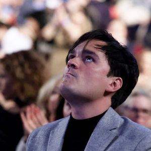 Exclusif - Alain-Fabien Delon lors de la soirée hommage Ciné-concert symphonique "Alain Delon, le dernier Samouraï" au palais des congrès à Paris le 8 novembre 2024 le jour de son anniversaire. Pour cette soirée, le chef d'orchestre Vahan Mardirossian a dirigé l'orchestre symphonique de Douai.

© Jacovides / Moreau / Bestimage