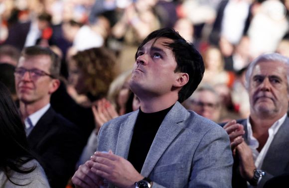 Exclusif - Alain-Fabien Delon lors de la soirée hommage Ciné-concert symphonique "Alain Delon, le dernier Samouraï" au palais des congrès à Paris le 8 novembre 2024 le jour de son anniversaire. Pour cette soirée, le chef d'orchestre Vahan Mardirossian a dirigé l'orchestre symphonique de Douai.

© Jacovides / Moreau / Bestimage