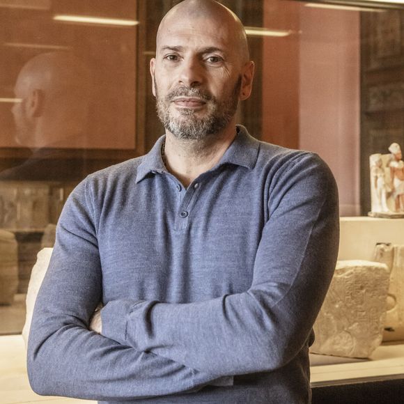 Exclusif - Akhenaton ( Philippe Fragione) - Backstage de l'enregistrement de  l'émission Clique X, avec pour invité le rappeur Akhenaton (venu entre autre pour parler de son livre "La faim de leur monde" ed Iconoclaste), présentée par Mouloud Achour et diffusée sur MyCanal à partir du 16 avril 2021 au musée du Louvre, à Paris, France, le 8 avril 2021. © Jack Tribeca/Bestimage