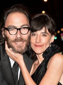 Romane Bohringer et son ex-mari pas totalement sous le même toit… Mais presque ! Une simple porte les sépare "Notre relation a dépassé le stade de l'ambiguïté"