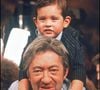 Il explique que ses souvenirs sont parfois flous car il l’a perdu très jeune.

Serge Gainsbourg avec son fils Lulu (Lucien) sur le plateau de l'émission de TF1 Sacrée Soirée en 1988.
Crédit : Frederic Herve / Bestimage