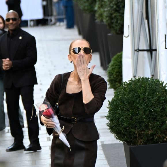 Le créateur a d’ailleurs partagé une photo de lui à 14 ans en train de chanter ses chansons devant son école, ainsi qu’une vidéo d’une première rencontre avec la chanteuse datant de près de dix ans.

Céline Dion acclamée par ses fans à la sortie de l’hôtel Royal Monceau à Paris, avant de se rendre à la Plenitude Arena de Paris La Défense, pour sa quatrième date de concert le 19 septembre 2026.
© Lionel Urman / Bestimage