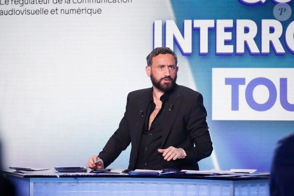 Exclusif - Cyril Hanouna, sur le plateau de l’émission « TPMP » présentée par C.Hanouna et diffusée en direct sur C8, Paris, France, le 26 fevrier 2025. © Jack Tribeca / Bestimage