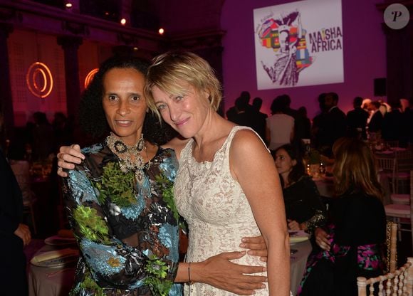 Et Karine Silla a vécu ce jour inoubliable de 1992 avec son amie Valeria Bruni Tedeschi

Exclusif -  Karine Silla, Valeria Bruni Tedeschi - Soirée des 15 ans de l'association "Maïsha Africa" de Sonia Rolland au Pavillon Cambon à Paris le 19 septembre 2016. VEEREN-MOREAU / BESTIMAGE