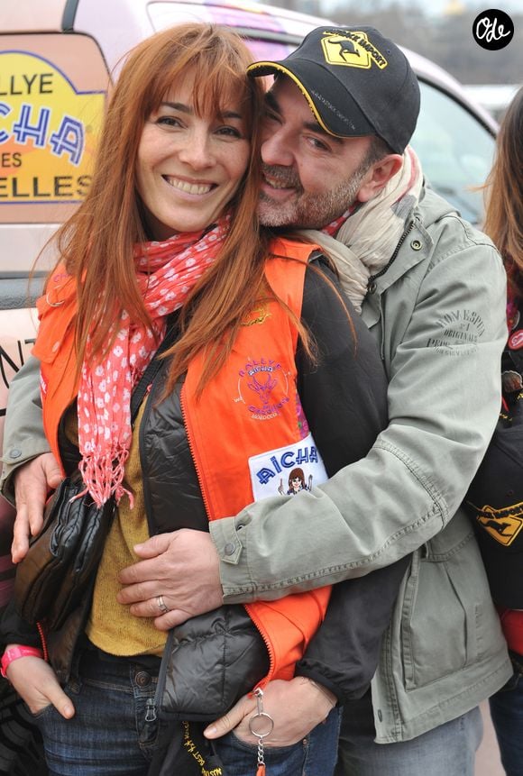 Une romance qui dure depuis plus de deux décennies maintenant.

Bruno Solo et sa femme Veronique Clochepin - Presentation du Rallye Aïcha des Gazelles du Maroc 2013 sur la place du Trocadero a Paris le 16 mars 2013.