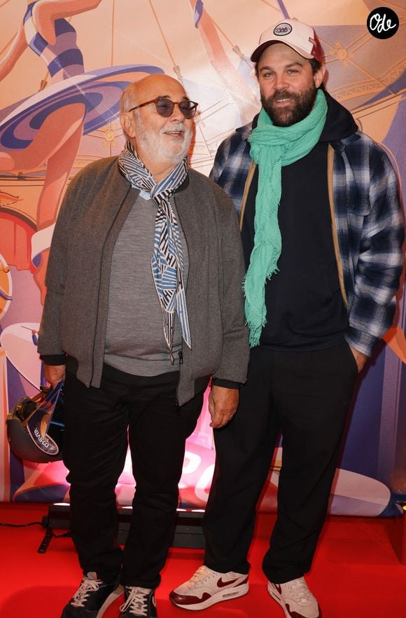 Gérard Jugnot et son fils Arthur Jugnot au photocall de la générale du spectacle "Tempo" du Cirque d'Hiver Bouglione à Paris, France, le 18 octobre 2025. © Coadic Guirec/Bestimage | 00729055