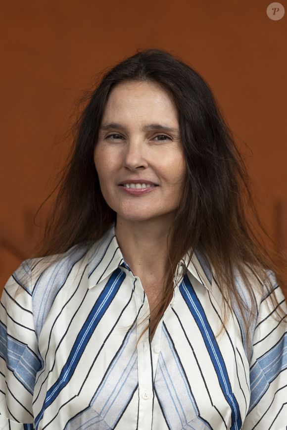 Elle a précisé qu’elle ne souhaitait pas non plus défendre Jacquot, mais qu’elle n’avait jamais rencontré de problème avec lui.

Virginie Ledoyen au village lors des Internationaux de France de Tennis de Roland Garros 2025, à Paris, France, le 7 juin 2025. © Cyril Moreau/Bestimage