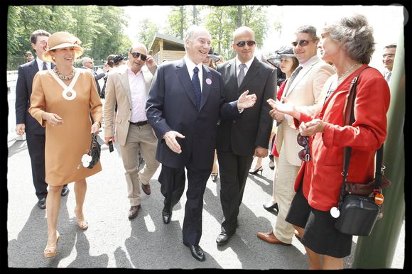 Le prince Karim Aga Khan, avec sa fille Zahra lors du prix Diane de Chantilly
©ALAIN GUIZARD / BESTIMAGE