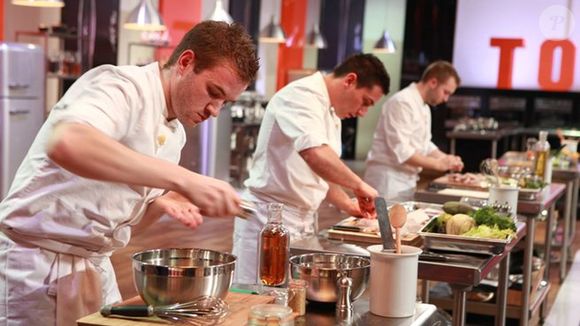 Julien concentré pendant la cinquième émission de Top Chef, troisième saison sur M6