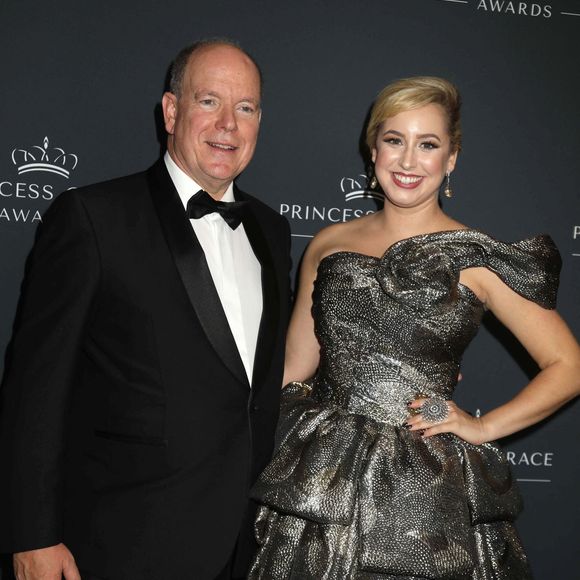 23 octobre 2024, New York, États-Unis : le prince Albert II de Monaco et sa fille, l’actrice et chanteuse Jazmin Grace Grimaldi, lors du gala du 40e anniversaire des Princess Grace Awards, qui s’est tenu à l’hôtel Pierre. (Crédit photo : © Nancy Kaszerman/ZUMA Press Wire)
