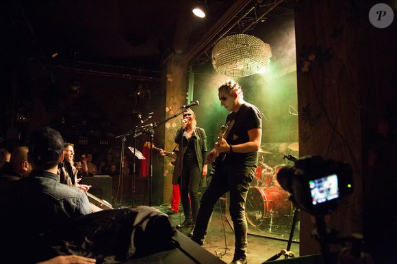 Sandrine Quétier est fan de rock depuis son adolescence

Sandrine Quetier et son groupe The Jokers en concert au Bus Palladium à Paris, France, le 27 novembre 2014.  Photo by Nasser Berzane/ABACAPRESS.COM