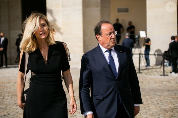 François Hollande et sa compagne Julie Gayet - Cérémonie d’hommage national à Jean-Paul Belmondo à l’Hôtel des Invalides à Paris, France, le 9 septembre 2021. 
© Romain Gaillard / Pool / Bestimage