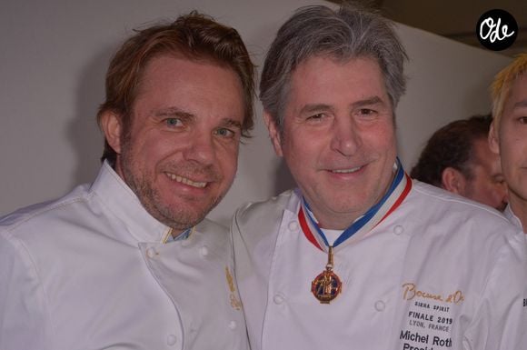 Ouverture dès 5 heures du matin, événements sur mesure… Nicolas Sale multiplie les idées pour relancer son établissement.

Nicolas Sale et Michel Roth assistent au Dîner des Grands Chefs du Monde à l'Abbaye de Collonges Paul Bocuse, en amont du Sirha 2019 à Lyon, en France, le 29 janvier 2019. 

Photo de Julien Reynaud/APS-Medias/ABACAPRESS.COM