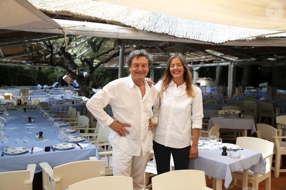 Enfant du pays, il était bien plus qu’un restaurateur : il était une institution, un symbole du Saint-Tropez authentique et chaleureux, loin du clinquant et du bruit... Exclusif - Patrice de Colmont, propriétaire du Club 55, et sa fille Camille - Pampelonne comme on ne le reverra jamais, le 12 juillet 2018. © Dominique Jacovides/Bestimage