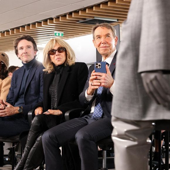 Richard E. Grant, Antoine Arnault, Brigitte Macron, Jeff Koons -  Défilé Stella McCartney Femmes Automne/Hiver 2025-2026 à Paris le 5 mars 2025 Backgrid USA / Bestimage