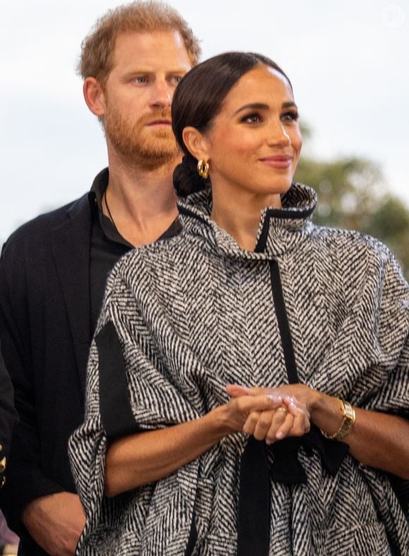 Le prince Harry, duc de Sussex et Meghan Markle, duchesse de Sussex, remettent un prix honorifique à Kevin Costner lors de son gala de charité One805 Live, organisé sur son terrain de polo à Summerland près de Santa Barbara, le 22 septembre 2023. Avec une participation de 10.000 dollars minimum par table, l'élite du comté de Ventura s'est déplacée pour venir en aide aux premiers intervenants dans tout le comté. Au cours de la soirée, marquée par un concert du groupe Maroon 5, de nombreux invités de marque tels que O.Winfrey étaient présents. Zuma Press / Bestimage