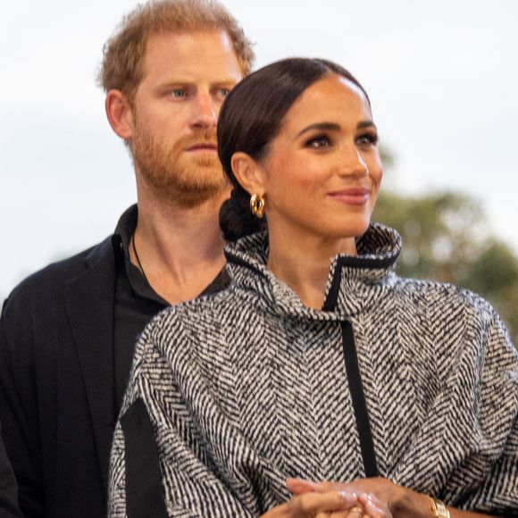 Le prince Harry, duc de Sussex et Meghan Markle, duchesse de Sussex, remettent un prix honorifique à Kevin Costner lors de son gala de charité One805 Live, organisé sur son terrain de polo à Summerland près de Santa Barbara, le 22 septembre 2023. Avec une participation de 10.000 dollars minimum par table, l'élite du comté de Ventura s'est déplacée pour venir en aide aux premiers intervenants dans tout le comté. Au cours de la soirée, marquée par un concert du groupe Maroon 5, de nombreux invités de marque tels que O.Winfrey étaient présents. Zuma Press / Bestimage