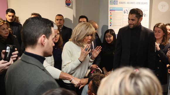 Brigitte Macron et Didier Deschamps au milieu des enfants hospitalisés au CHU de Bordeaux, à l'occasion du lancement de l'opération Pièces Jaunes 2025, le 8 janvier 2025. Le sélectionneur de l'équipe de France, vainqueur de la Coupe du monde 2018, Didier Deschamps, a annoncé le 8 janvier 2025 qu'il quitterait son poste après la phase finale de 2026.
© Fabien Cottereau - Patrick Bernard/Bestimage