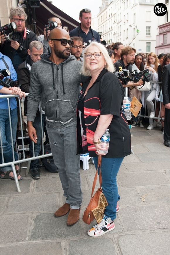 La maman de Rudy

Josiane Balasko et son fils adoptif Rudy Berry - Arrivées au défilé de mode "Jean Paul Gaultier", collection Haute-Couture automne-hiver 2015/2016, au siège de la marque Jean Paul Gaultier à Paris. Le 8 juillet 2015.
©Agence / Bestimage