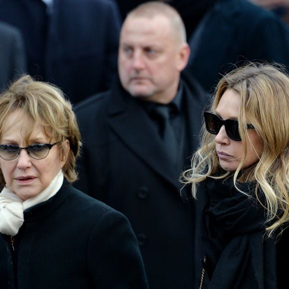 Nathalie Baye et Laura Smet après les obsèques de Johnny Hallyday à Paris le 9 décembre 2017.
© Veeren / Bestimage