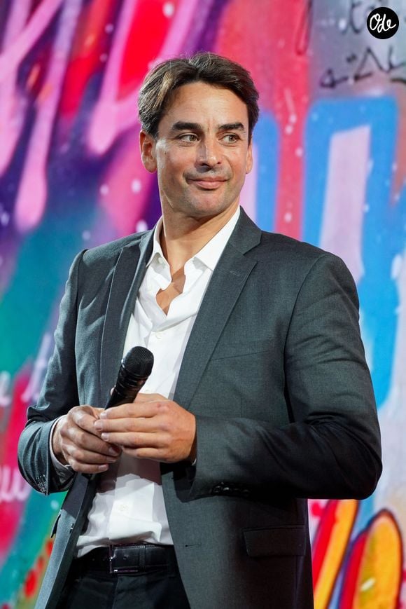 Une soirée solidaire pour les femmes touchées par le cancer, dont le présentateur du JT de France 2 était le parrain d’honneur.

Julian Bugier (parrain d'honneur du gala solidaire) lors du gala solidaire Hope 2026 au Pavillon Gabriel à Paris le 13 octobre 2026.
© Anne-Sophie Guebey / Bestimage