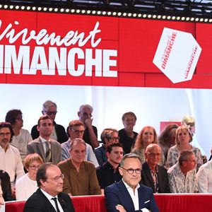 Exclusif - Michel Drucker, Le président François Hollande, Michel Cymes et Emmanuel Chanu- Enregistrement de l'émission "Vivement dimanche" aux studios Rive Gauche, présentée par M.Drucker et diffusée le 5 octobre 2025 sur France 3.
Guillaume Gaffiot/Bestimage