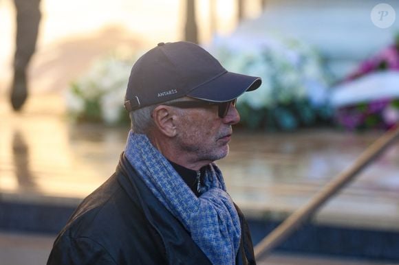 Thierry Lhermitte - Sortie des Obsèques de Michel Blanc en l'église Saint-Eustache à Paris, le 10 octobre 2024. 
© Moreau / Jacovides / Bestimage