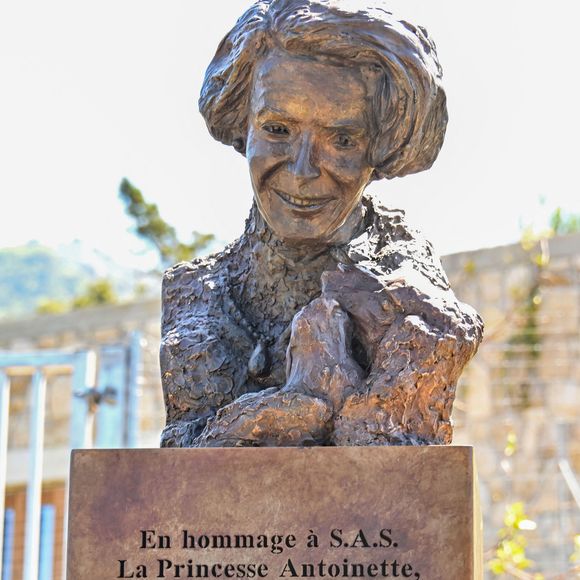 Inauguration d'une statue en hommage à la Princesse Antoinette, présidente de la SPA de Monaco lors de sa création en 1976. 

© Bruno Bebert/Bestimage