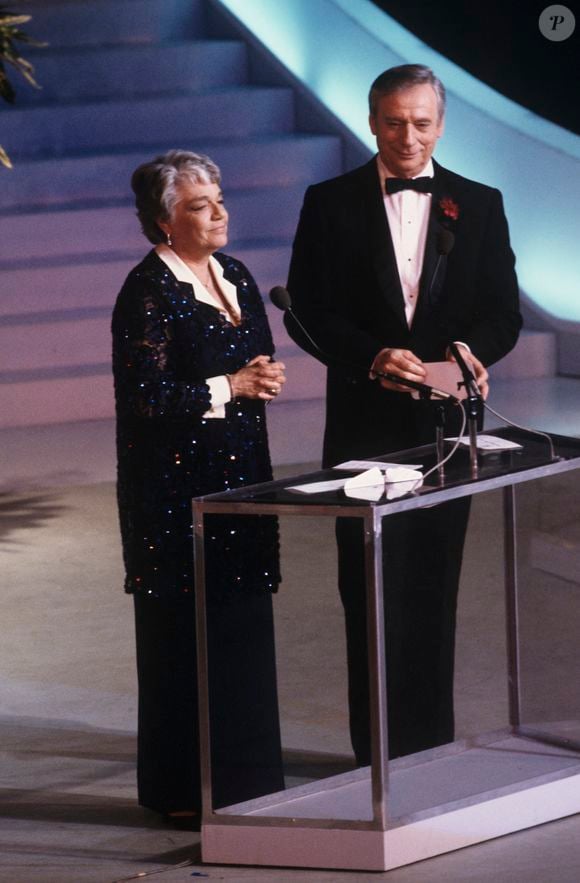 Le couple était très apprécié et il n'a jamais été oublié.

Yves Montand et Simone Signoret lors de la cérémonie des Césars en 1985. © Jean-Claude Colin via Bestimage