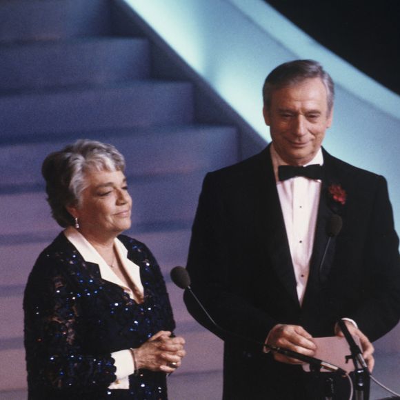 Le couple était très apprécié et il n'a jamais été oublié.

Yves Montand et Simone Signoret lors de la cérémonie des Césars en 1985. © Jean-Claude Colin via Bestimage