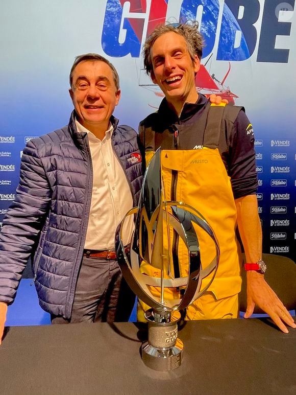 Alain Lebœuf président du Vendée Globe et Charlie Dalin - Le skipper de Macif Charlie Dalin remporte la dixième édition du tour du monde en solitaire Vendée Globe en pulvérisant le record de l’épreuve en 64 jours, 19 heures 22 minutes et 49 secondes aux Sables-d'Olonne, France, le 14 janvier 2025. © Fabien Faure/Bestimage