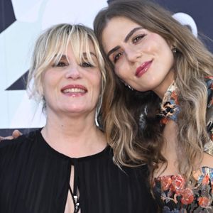 Emmanuelle Seigner et Morgane Polanski ont foulé ensemble le tapis rouge du Festival du film de Taormina en Sicile.

Emmanuelle Seigner et sa fille Morgane Polanski sur le tapis rouge lors de la 3e soirée du 72e Festival du film de Taormine, en Italie.
SGP / BESTIMAGE